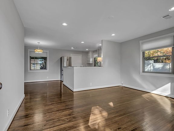 3rd image of 2546 Woodberry Dr