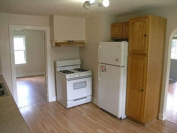 5th image of 811 S Lake St