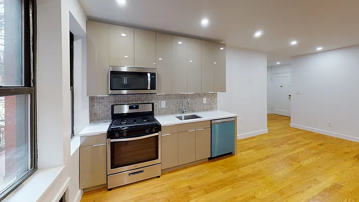 Sold by Thomas Lipovetsky, LREB | media 1