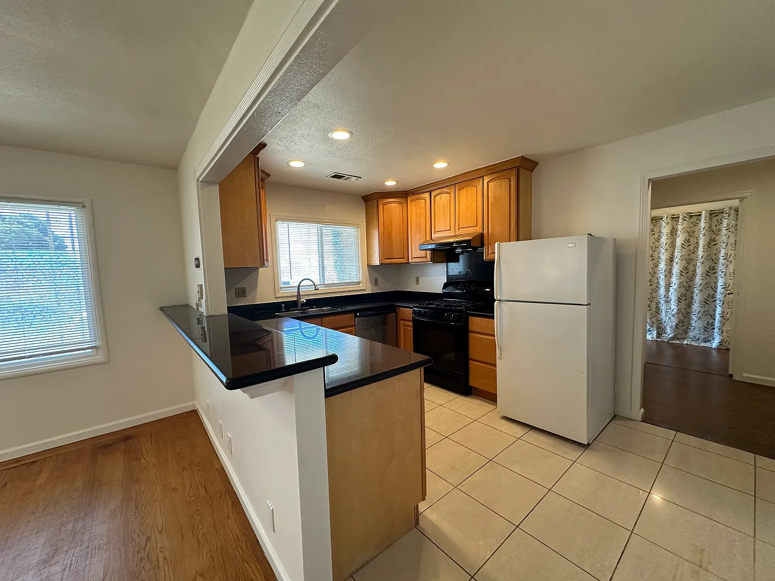 3 bed, 1200 sqft, $3,450 — Photo 3