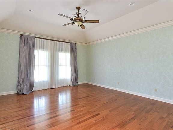 4th image of 370 Royal Birkdale Dr