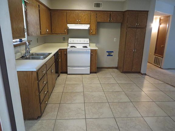 4th image of 804 Trails End St
