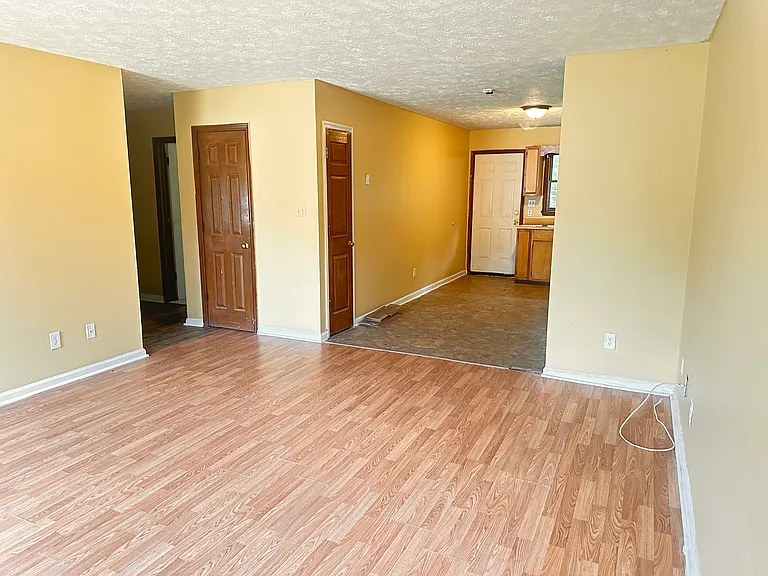 384 Coates Rd #1 — Photo 2