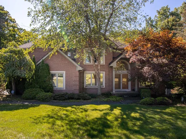 1057 Blue Ridge Cir, Clarkston, MI 48348