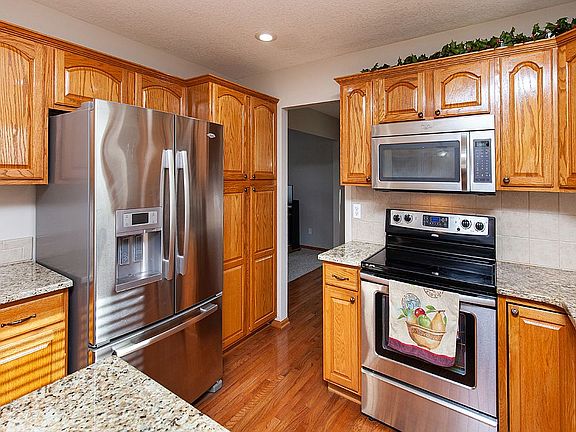 3rd image of 9124 Lenham Dr