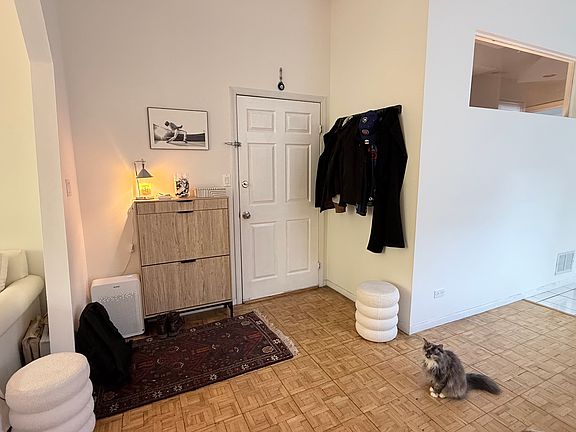 4th image of 1457 N Leavitt St #2