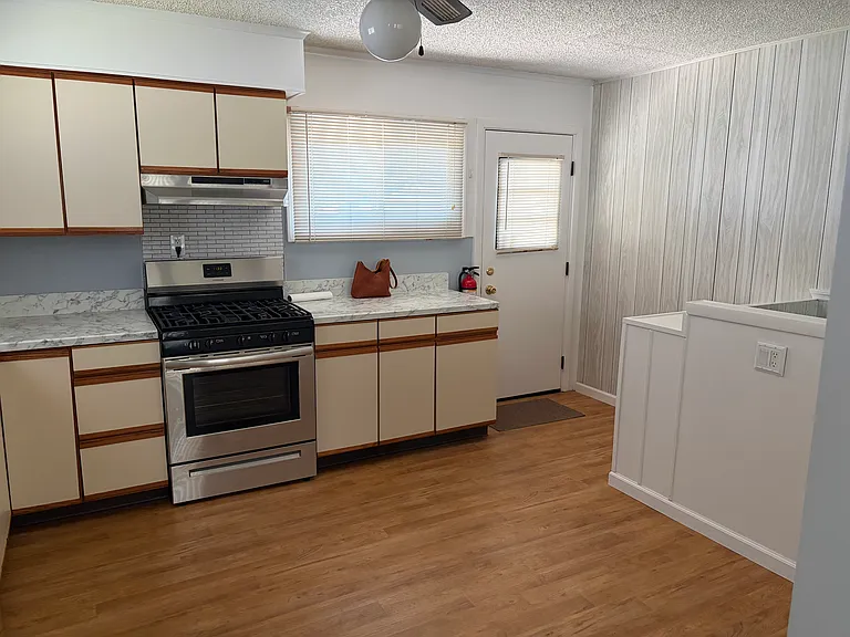 112 Wright Ave — Photo 15