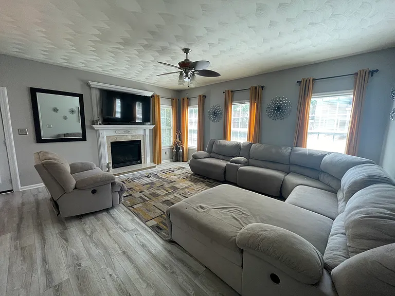 1024 Windward Ln — Photo 5