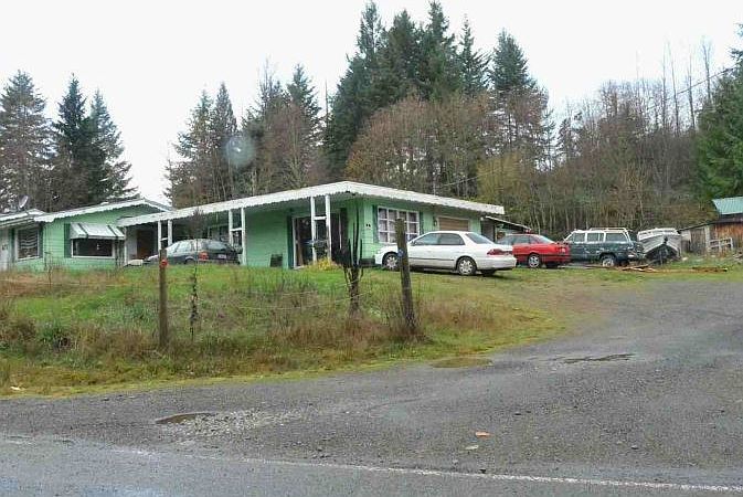 2nd image of 471 Meade Hill Rd