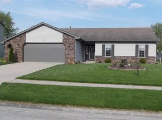 14933 Prairie Park Dr, Hoagland, IN 46745