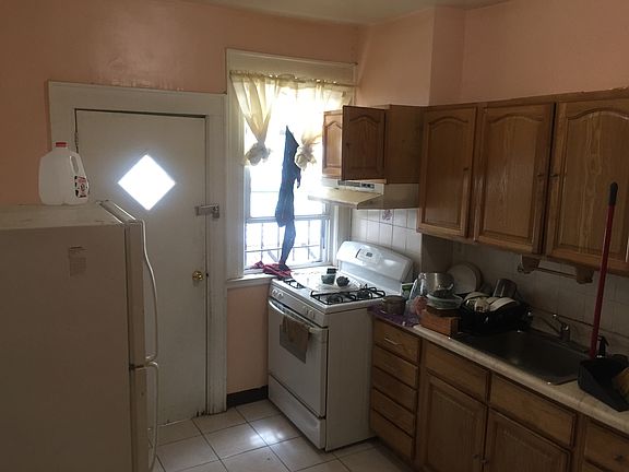2nd image of 10142 114th St