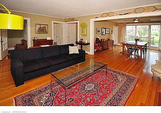 5th image of 2122 Chapel St