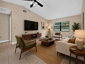 660 Royalty Ct — Photo 14