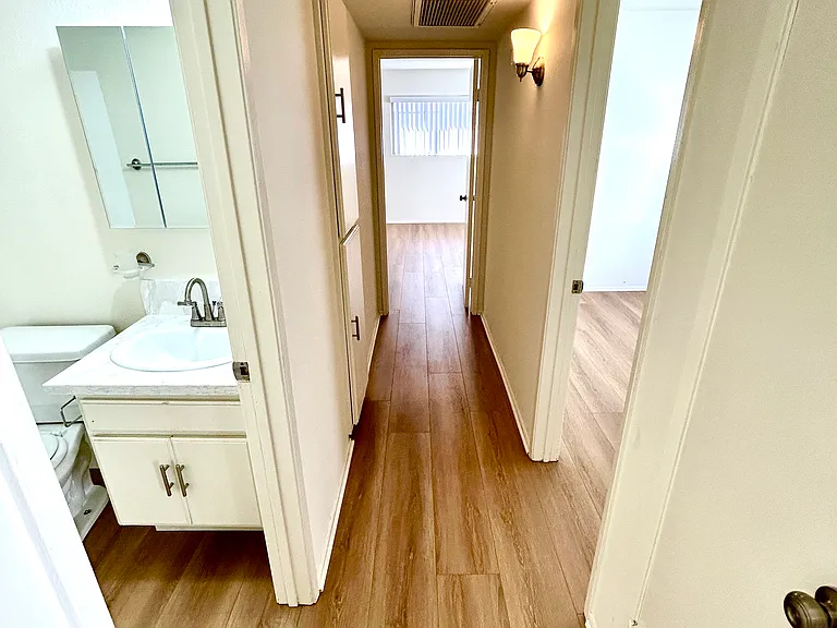 4319 Whitsett Ave #8 — Photo 7