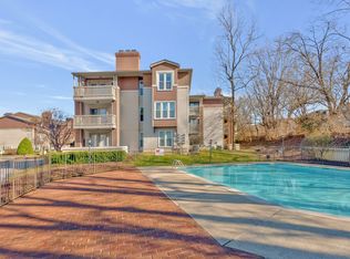 210 Hillsboro Pl, Nashville, TN 37215