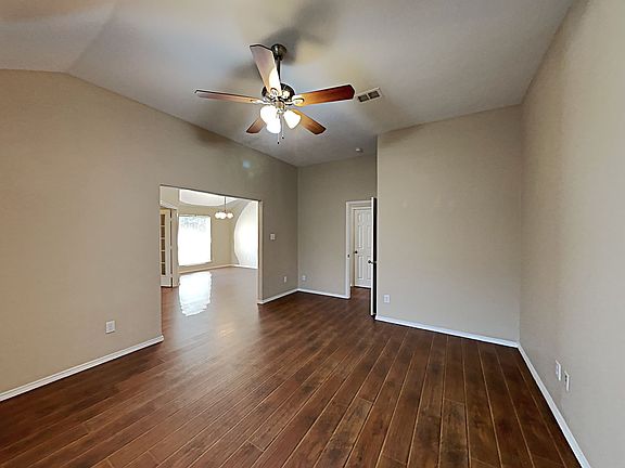 3rd image of 1008 Hidden Lake Dr