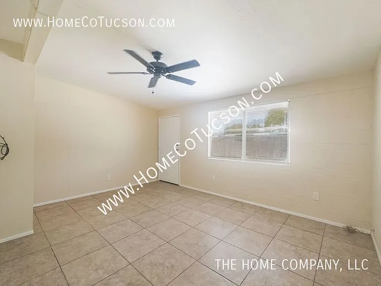 2233 N Catalina Ave — Photo 3
