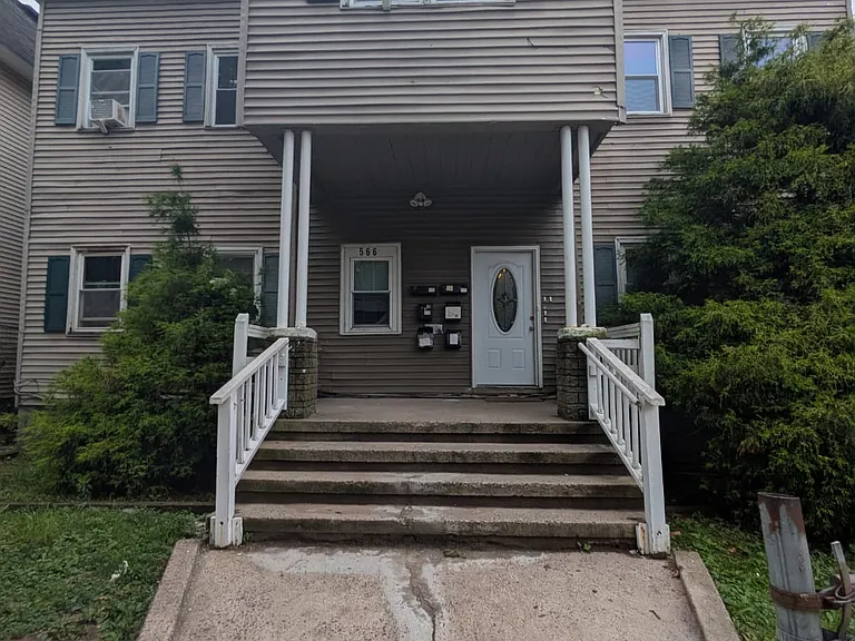564 Howard Ave #2 — Photo 4