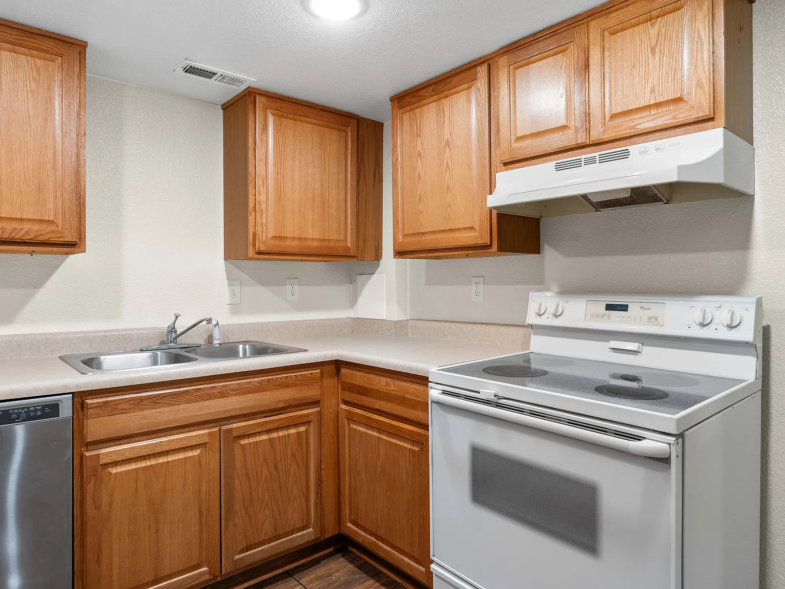 3193 Montclair St - FO - DOWN — Photo 4