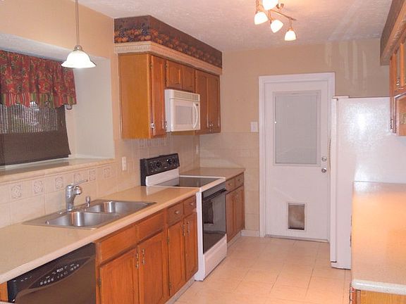5th image of 1120 Colmar Dr