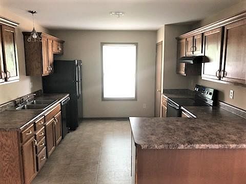 Kitchen with all appliance and pantry