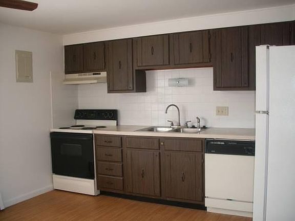 4th image of 16 Losson Garden Dr #2