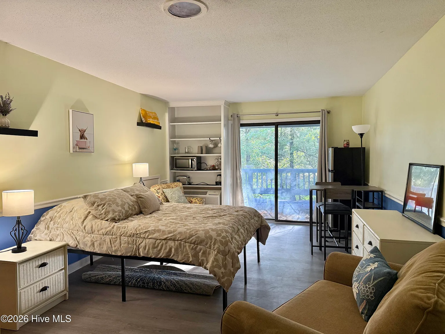 1 bed, 1.0 bath, 250 sqft, $950 — Photo 2