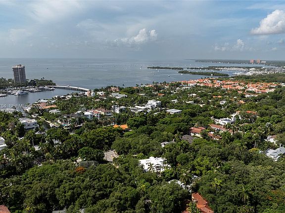 2nd image of 1701 S Bayshore Dr