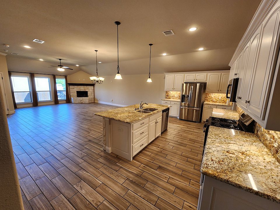 Living Room/Kitchen