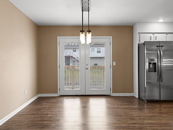 4th image of 215 Battlewood Dr