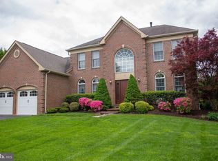 16 Dogwood Rd, Moorestown, NJ 08057