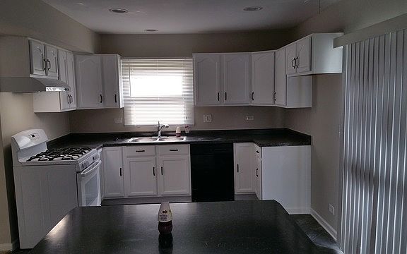 5th image of 675 Middleton Dr