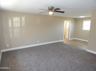 59 Oscar Elmore Ln, Crossville, TN 38555