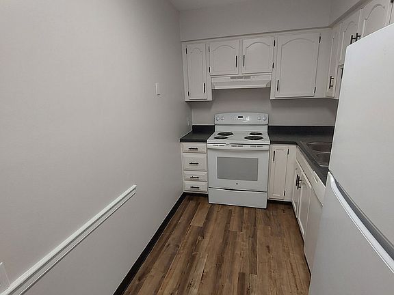 2nd image of 211 N Portage Path #301