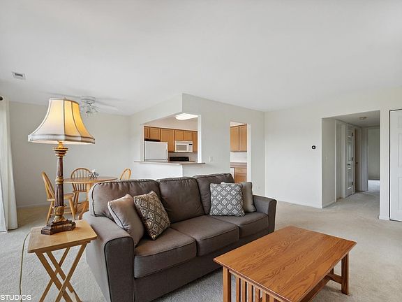 3rd image of 224 W Court Of Shorewood APT 3A