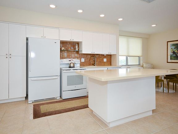 5th image of 2730 S Ocean Blvd #204