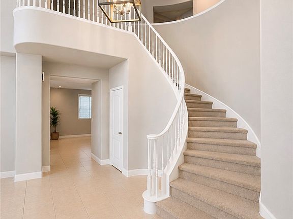 5th image of 3187 Azure Bay St