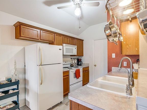 3rd image of 13547 Lake Breeze Ln