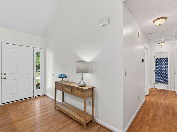 5th image of 2733 Glastonbury Rd