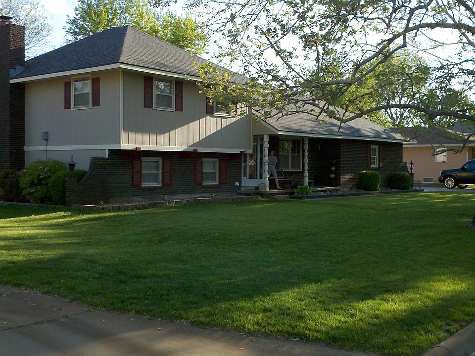 1st image of 913 E 32nd Ave