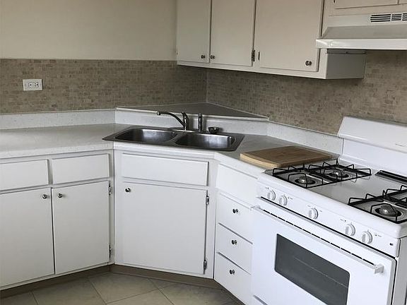 3rd image of 31 Wellington Ave