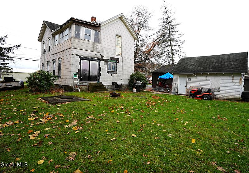 3rd image of 355 Main Street
