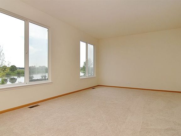 4th image of 223 W Caldwell Dr