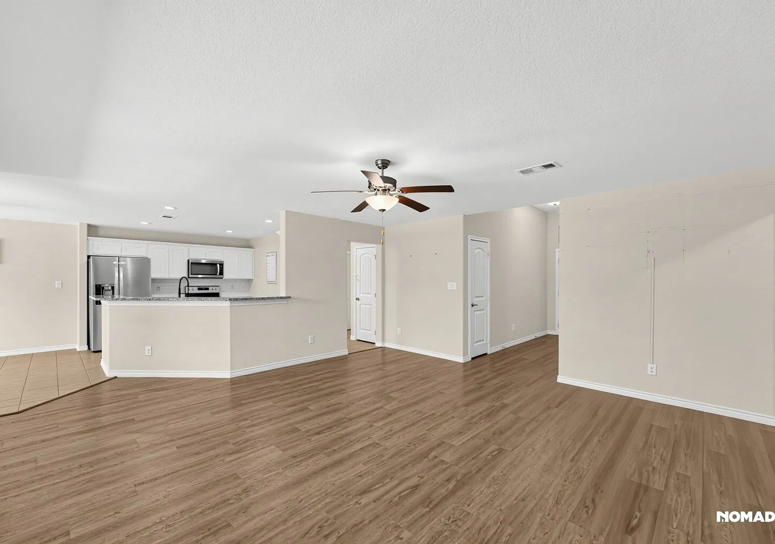 Spacious 4BR House in Runaway Bay — Photo 1