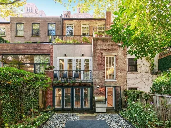 453 West 24th Street image 3 of 24