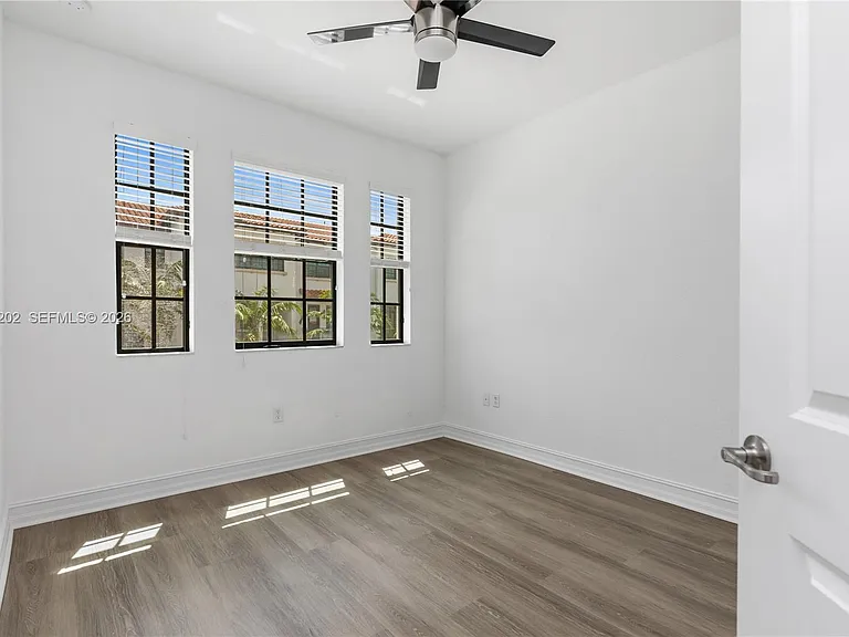 11524 SW 16th St — Photo 10