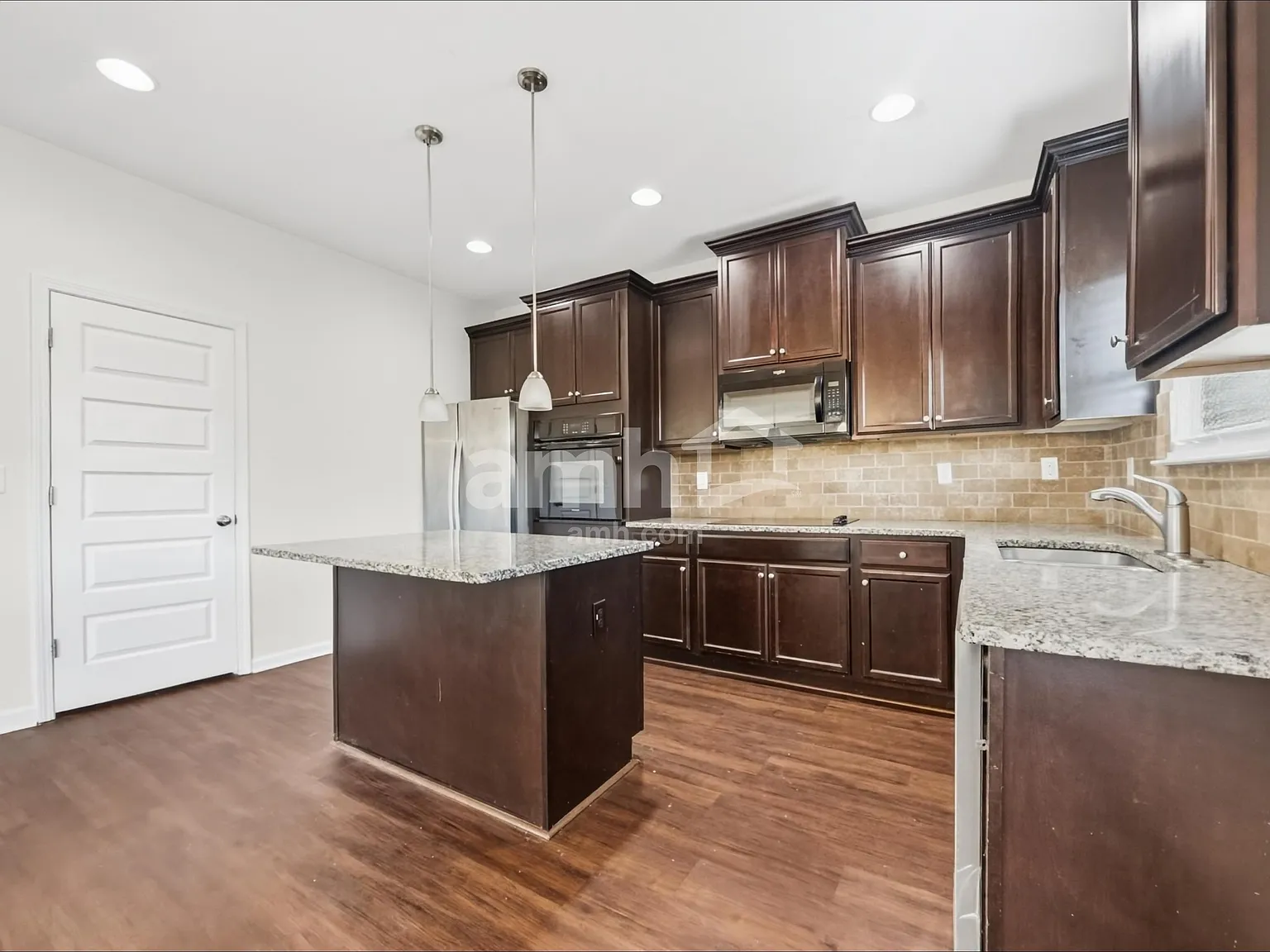 4 bed, 2.5 bath, 2574 sqft, $2,450 — Photo 3
