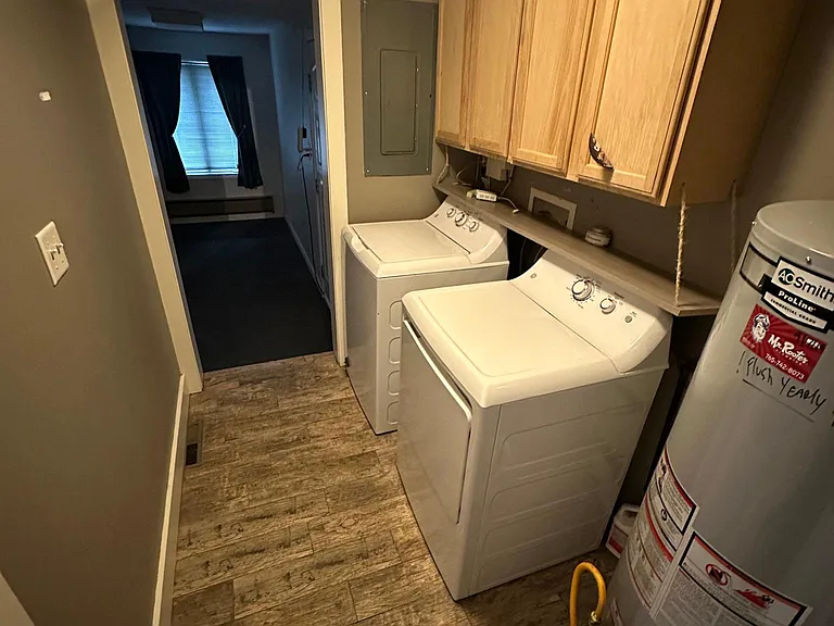 625 Kent Ave — Photo 16
