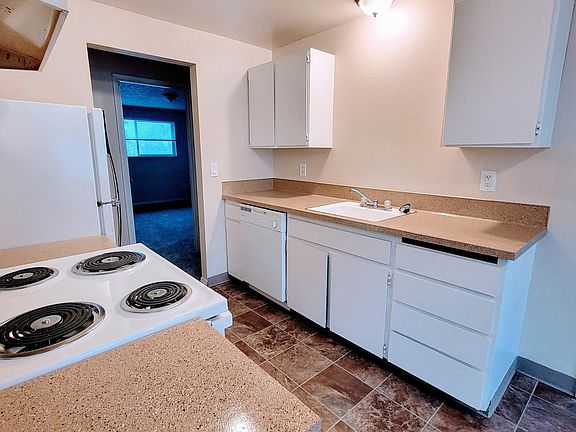 3rd image of 23134 NE Halsey St APT 10