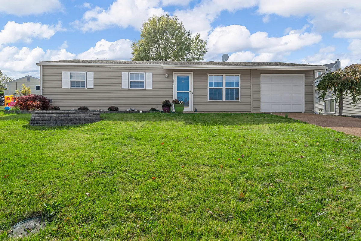 Building Photo - 302 Heyden Dr